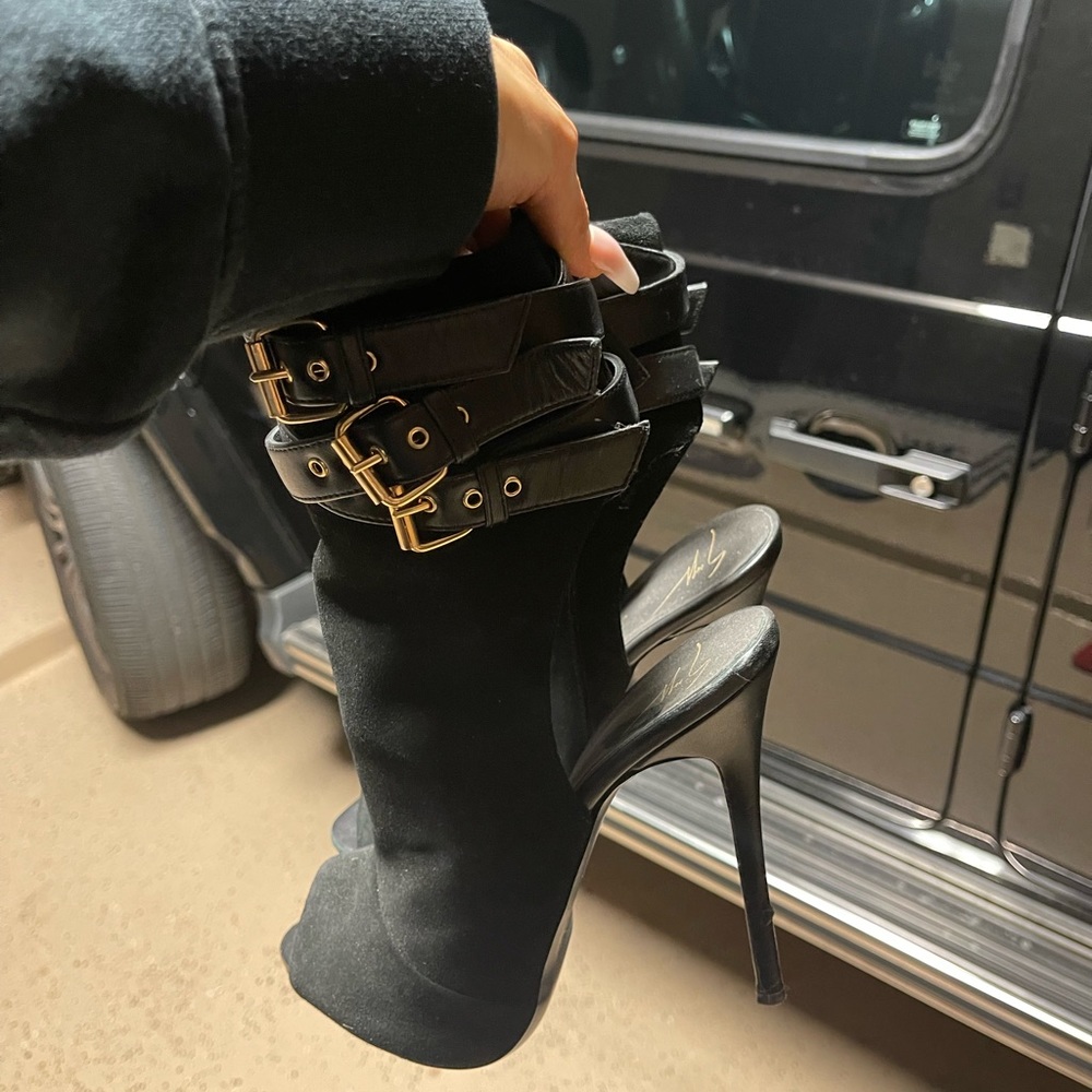 100% authentic giuseppe zanotti ankle bootie/sandal